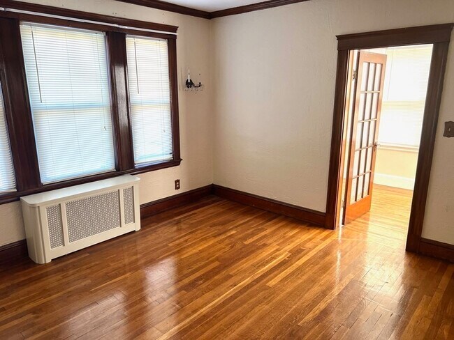 Building Photo - 15 Woodrow Ave