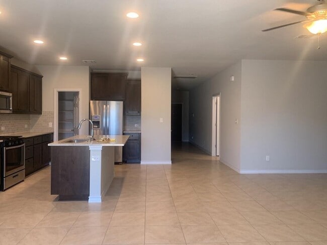 Building Photo - 6605 Verona Pl