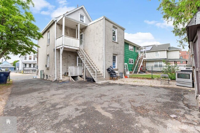 Building Photo - 446 Baker Pl