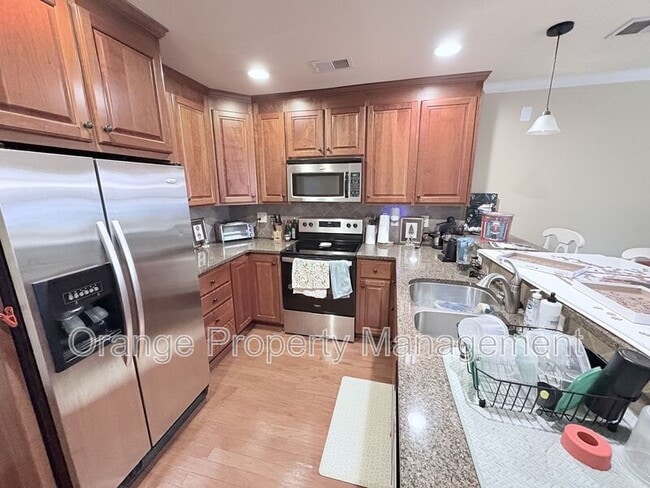 Building Photo - 209 Calhoun St