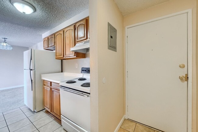 Building Photo - 130 E Highline Cir