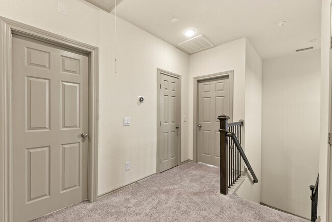 Building Photo - Spacious 4BR/3.5BA Home with In-Law Suite ...
