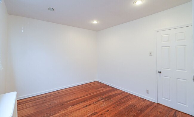 Building Photo - 2127 S Beechwood St