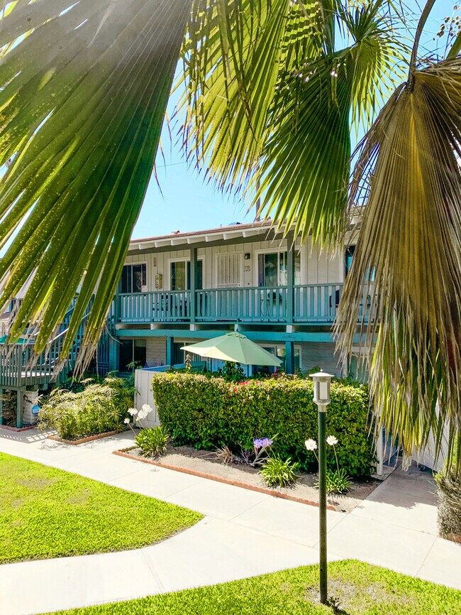 Building Photo - 3080 Lincoln St