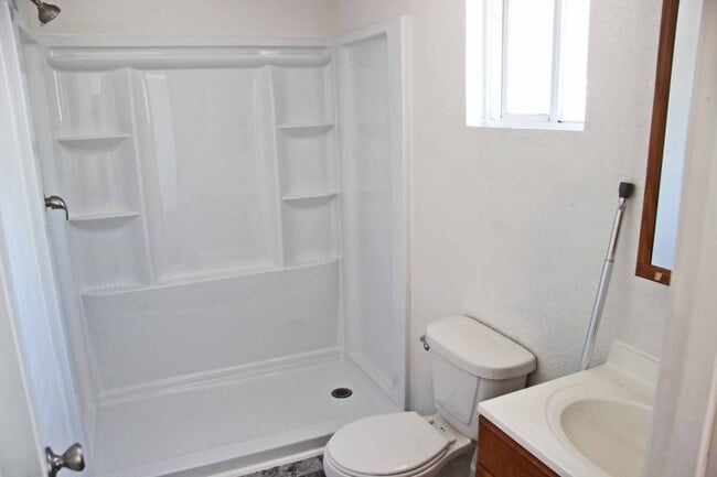 Building Photo - Nice cottage in Tuolumne