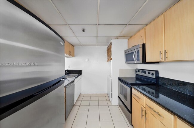 Building Photo - 7601 E Treasure Dr