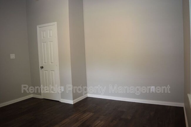Building Photo - 508 N Dallas Ave