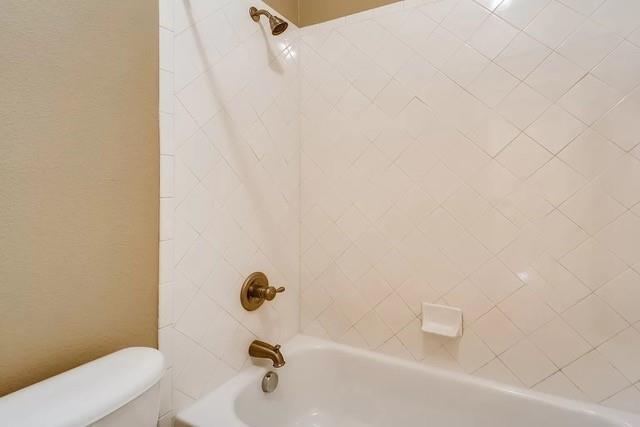 Building Photo - 1400 Chestnut Dr