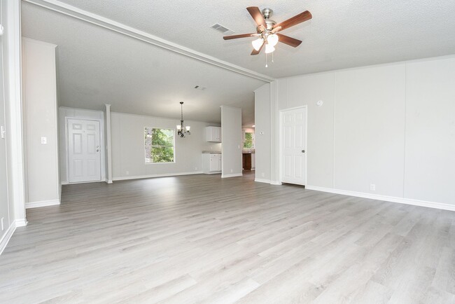 Building Photo - Be part of this cozy community at Roy Harris Loop