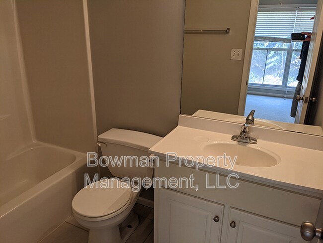 Building Photo - 660 S Barnett Shoals Rd