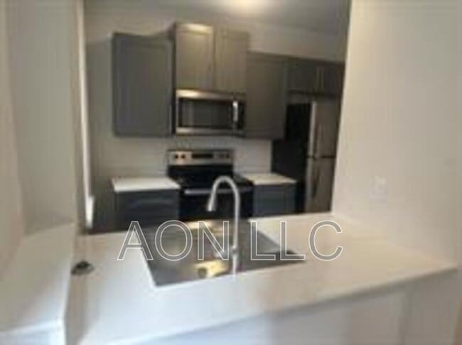 Building Photo - 922 N 2nd St