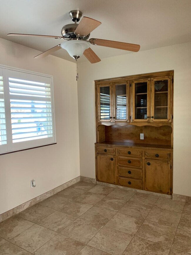 Building Photo - 3 Bedroom 2 Bath Home