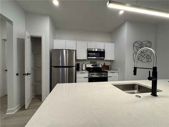 Building Photo - 601 Erie Rdg Dr