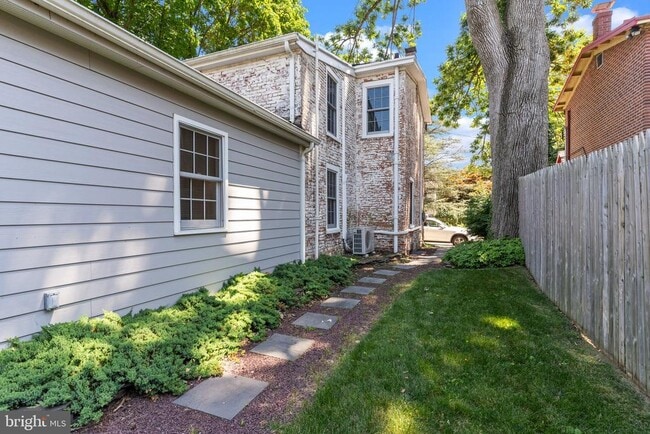 Building Photo - 109 Mercer St