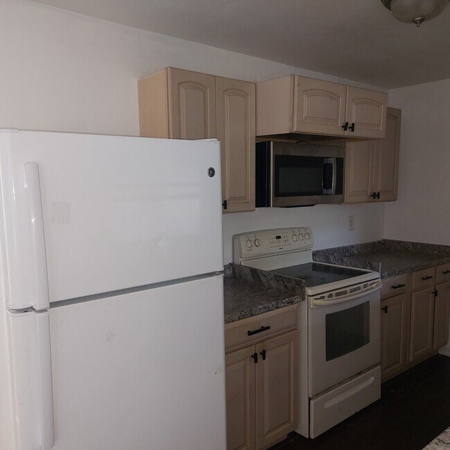 Building Photo - 1213 SW 48th Ter