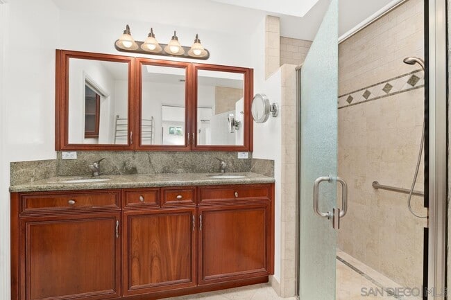 Building Photo - 1448 Santa Luisa Dr