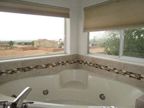 Building Photo - Large 4 Bedroom House in La Cueva District