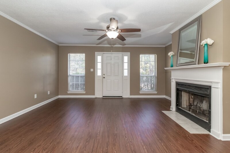 Building Photo - 2018 Briar Ct