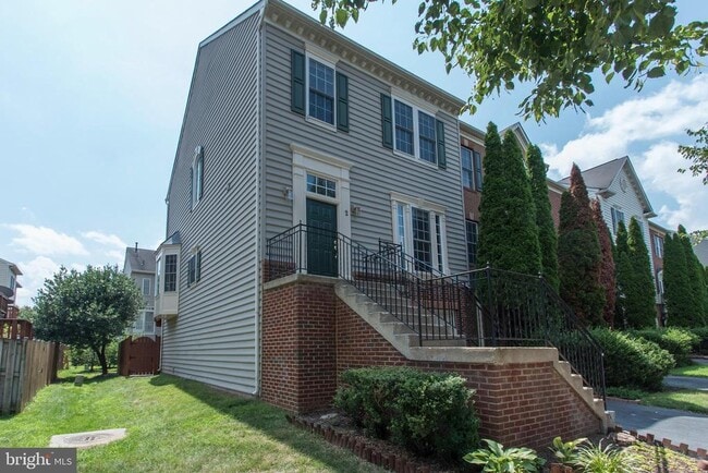 Primary Photo - 2 Rockingham Ct