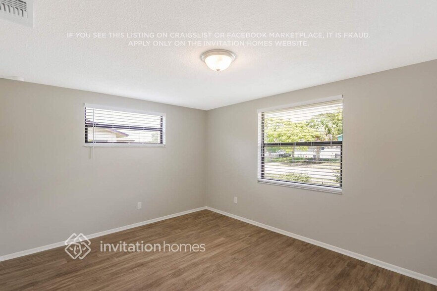 Building Photo - 16033 Villa Dr