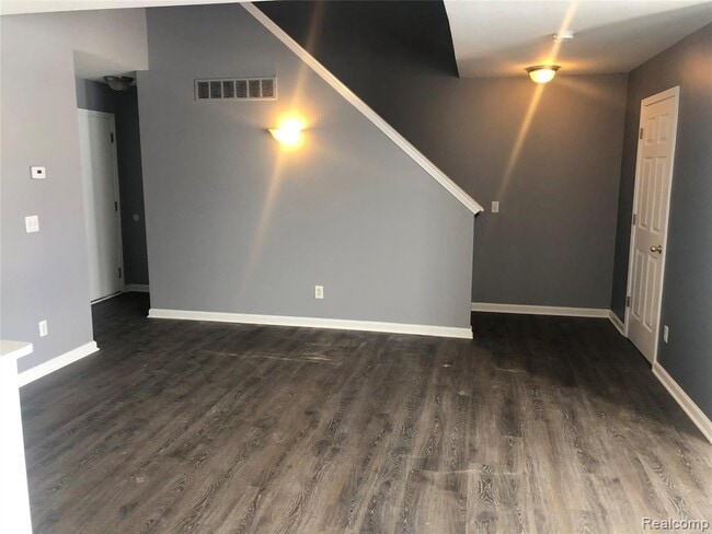 Building Photo - 234 Stonegate E