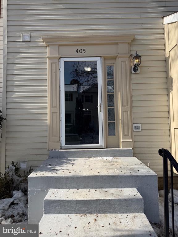 Building Photo - 405 Park Cove Dr