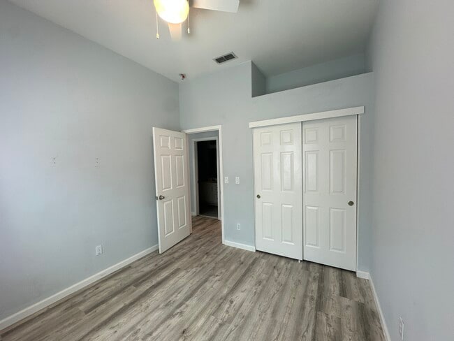 Building Photo - 9428 Plainoak Way