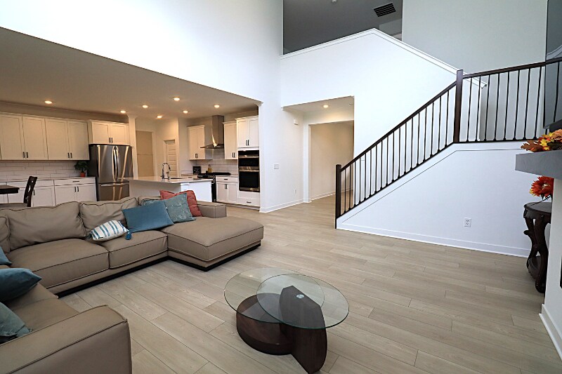 Building Photo - 15436 Manderley St