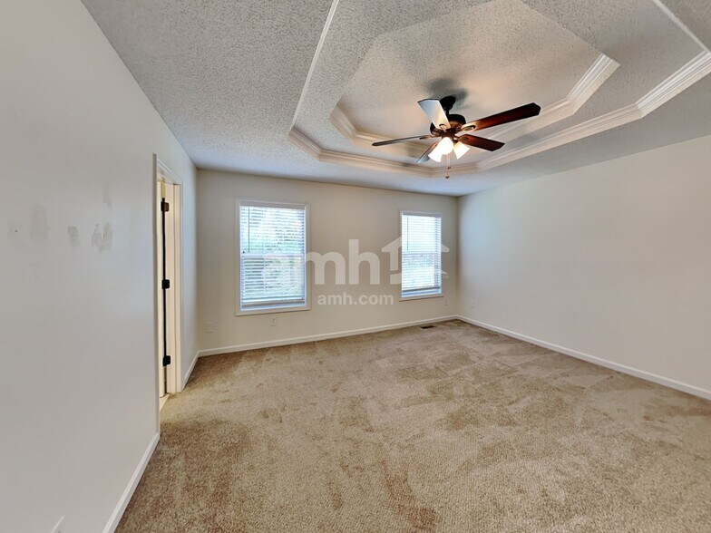 Building Photo - 502 Silver Maple Ln