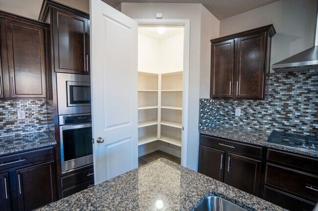Building Photo - 6205 Redroot St NW