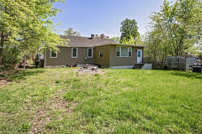 Building Photo - Gwinhurst - Fully updated 4 bedroom, 2 bat...