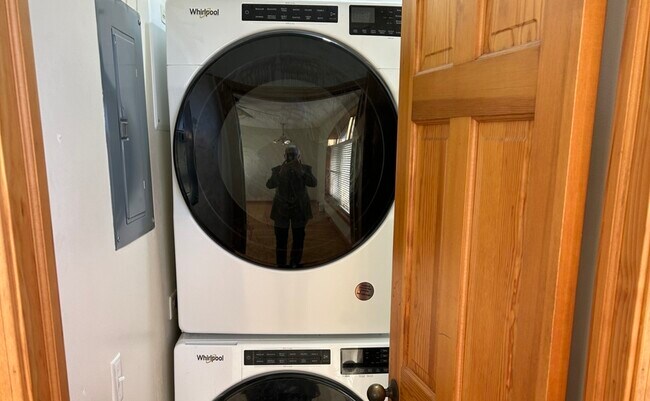 Building Photo - 116 N Main St