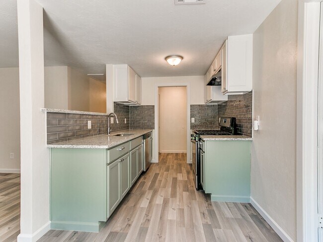 Building Photo - 4 Bedroom/2 Bath home with fenced yard.
