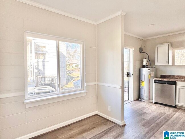 Building Photo - 5624 Avenue Q