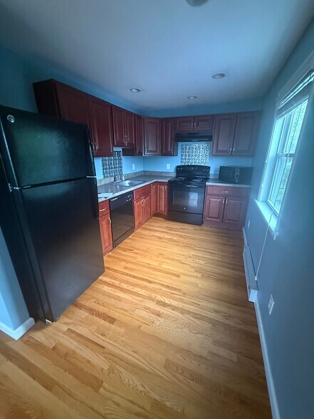 Kitchen - 381 31st St