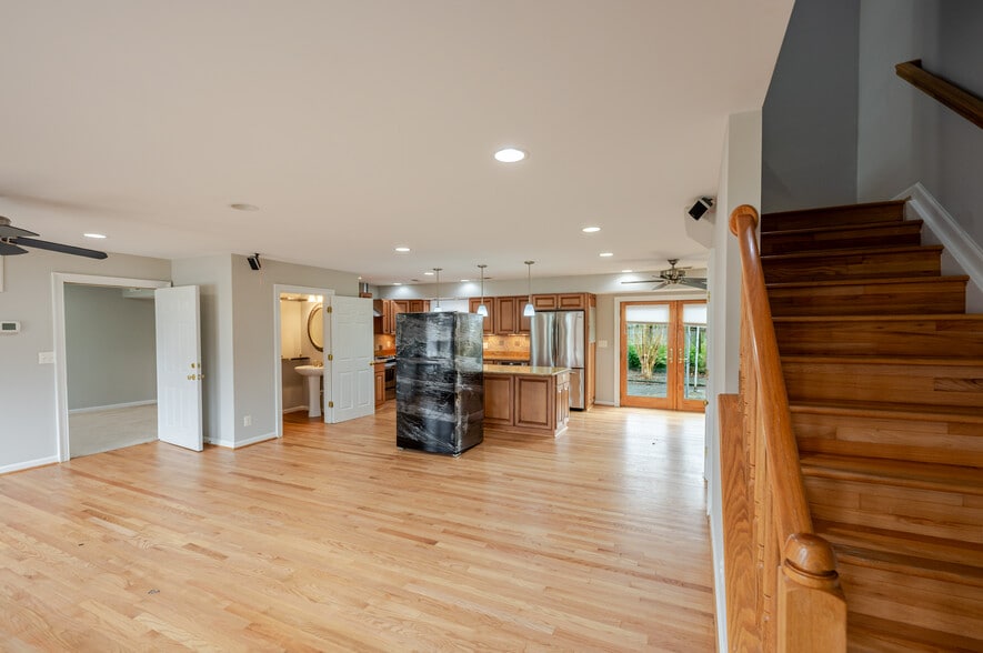 Building Photo - 5806 Flanders St