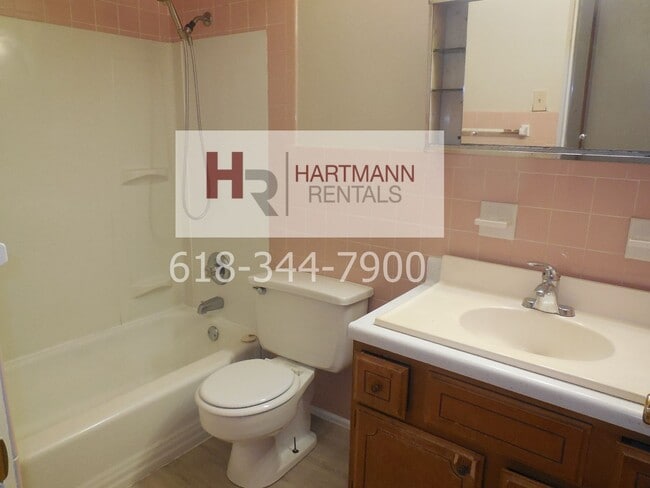 Building Photo - Three Bedroom 2 Bath Brick Home with 2 Car Garage!!