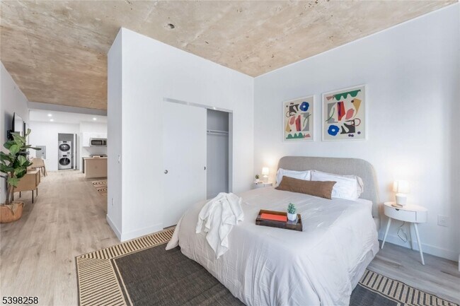 Building Photo - 10 Commerce Ct