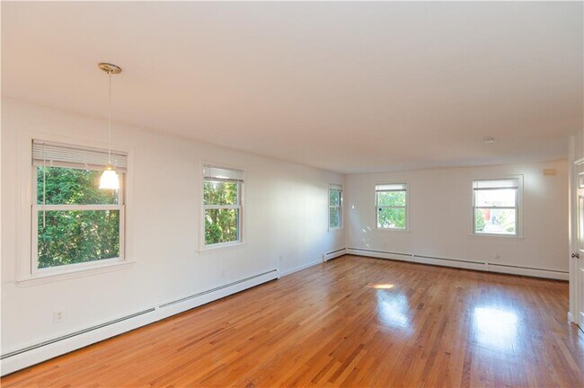 Building Photo - 27 Fenner Ave