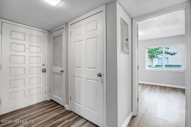 Building Photo - 3906 Mission Dr