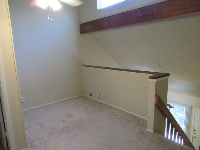 Building Photo - 708 Graham Pl