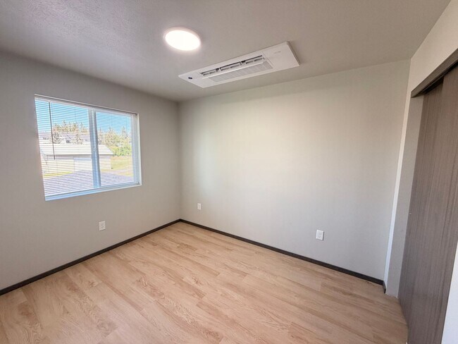 Building Photo - 4468 W 30th Ave