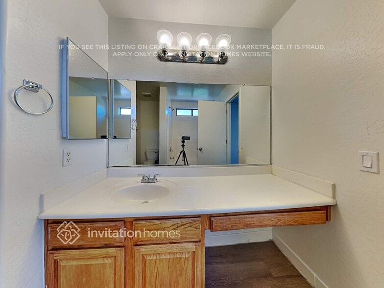Building Photo - 6805 N 130th Ave