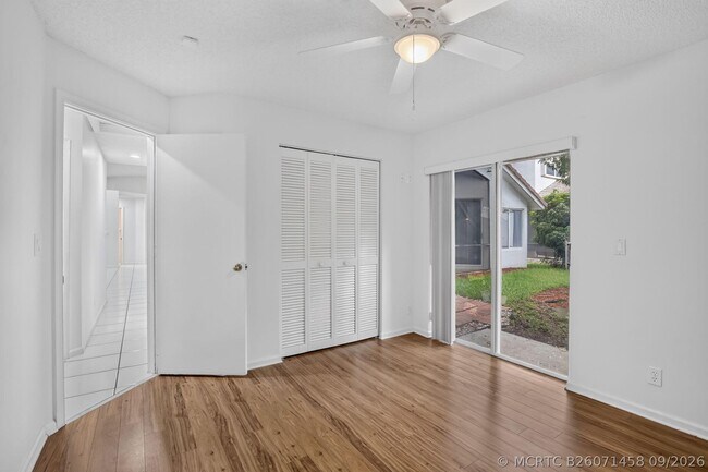 Building Photo - 924 Spoonbill Cir