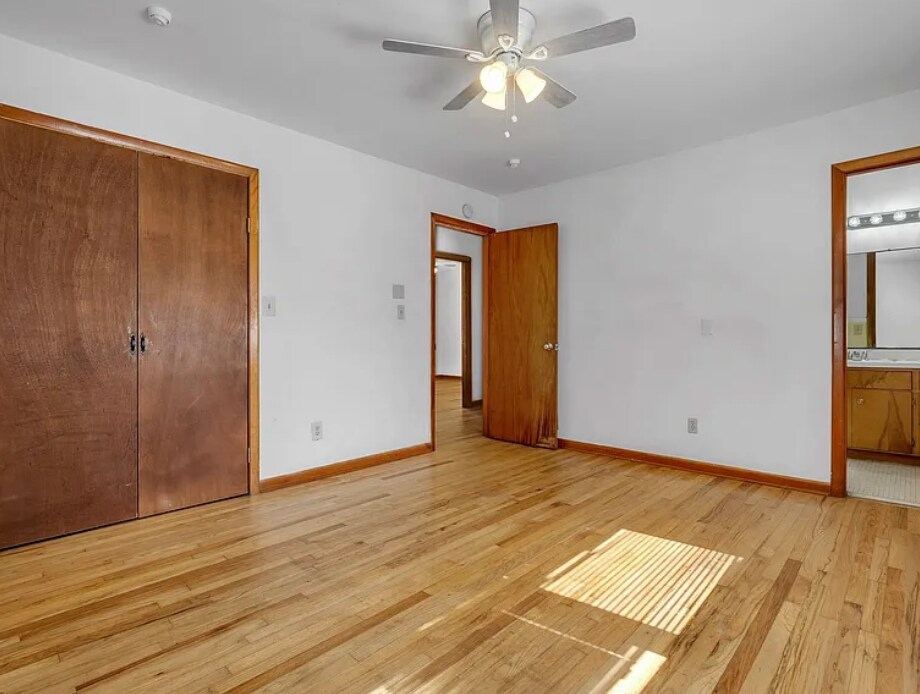 Building Photo - 123 Columbia Dr