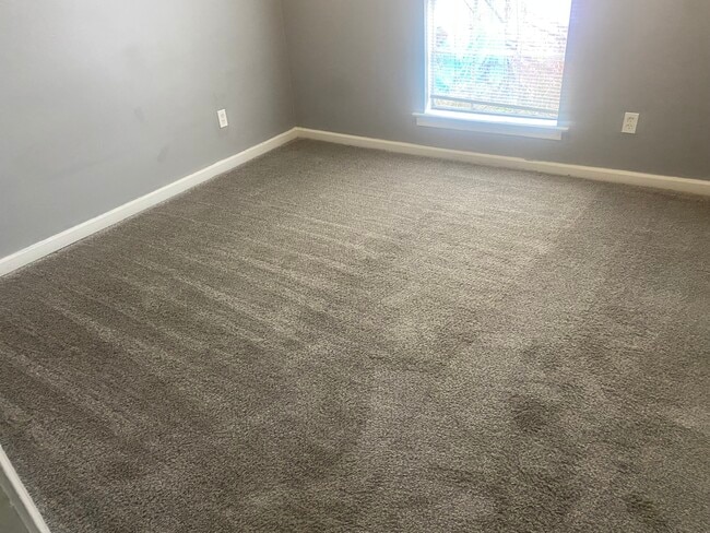 Building Photo - 656 N Pass Rd