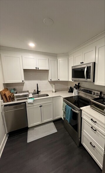 Building Photo - 200 Park Terrace Dr