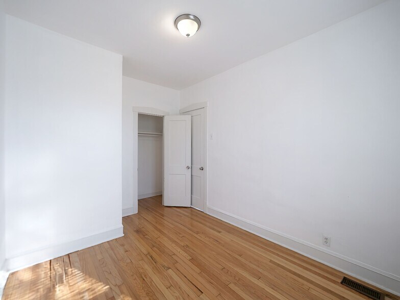 Building Photo - 5004 W Armitage Ave