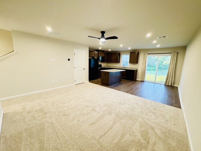 Building Photo - 405 Myrtle Mdws Dr
