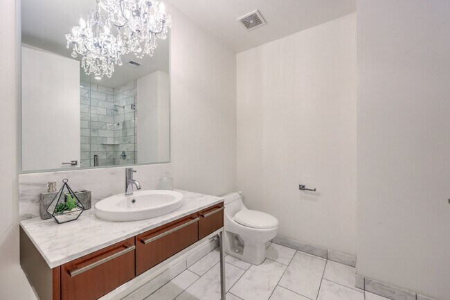Building Photo - 4471 Dean Martin Dr